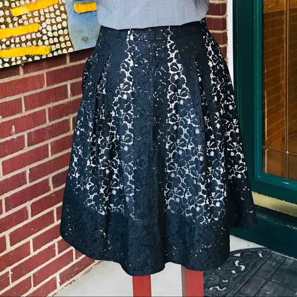 Talbots Lace Skirt with Cream Underlay - Picture 2 of 8