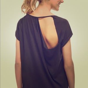 FABLETICS Whitney TEE open back BLACK large