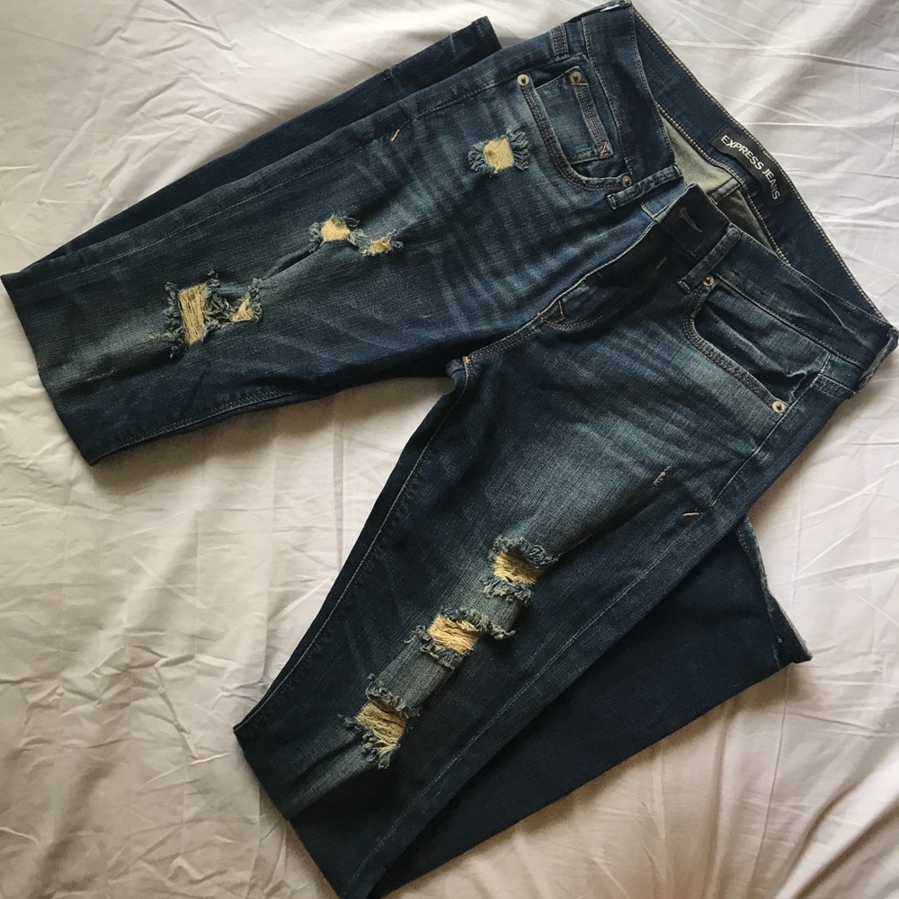 Never worn, ripped, express "legging" jean!