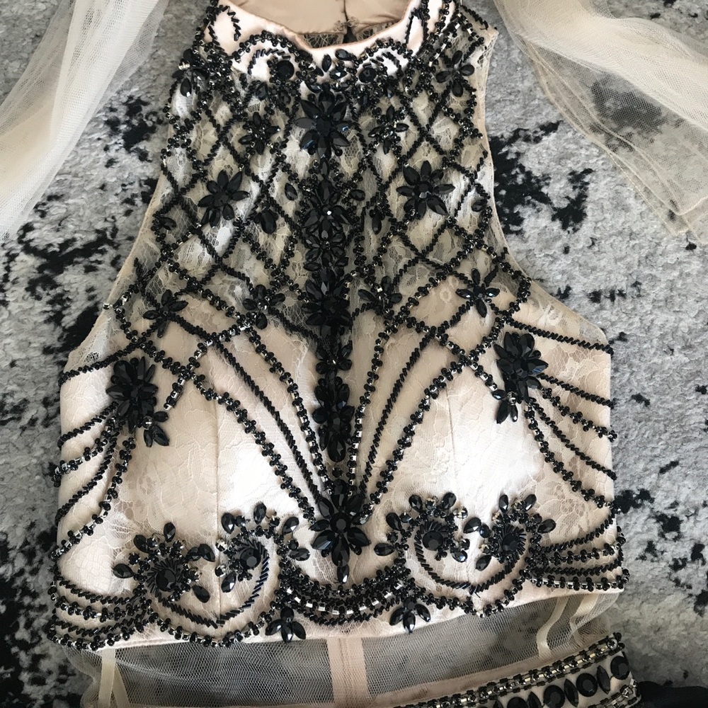 Black and nude color dress by Cinderella. - Picture 3 of 9
