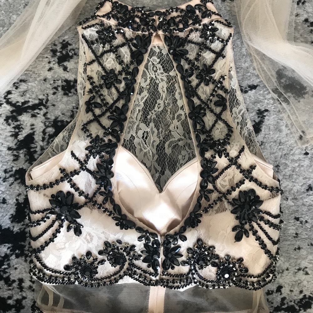 Black and nude color dress by Cinderella. - Picture 6 of 9