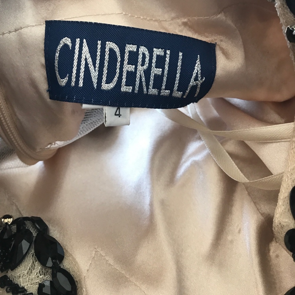 Black and nude color dress by Cinderella. - Picture 7 of 9