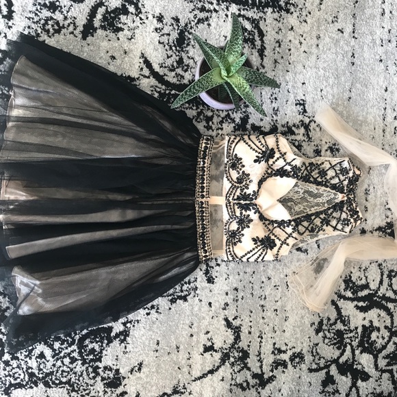 Black and nude color dress by Cinderella. - Picture 5 of 9