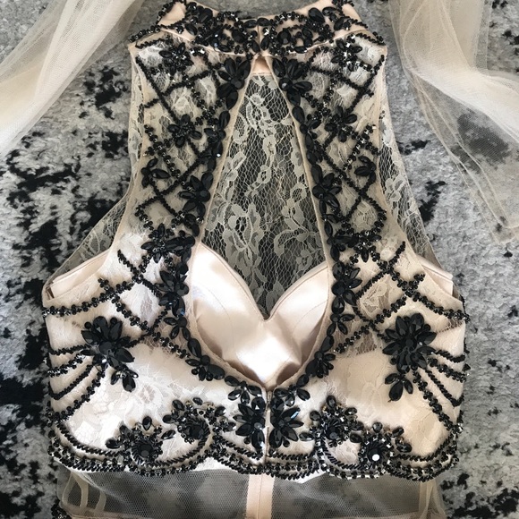 Black and nude color dress by Cinderella. - Picture 6 of 9