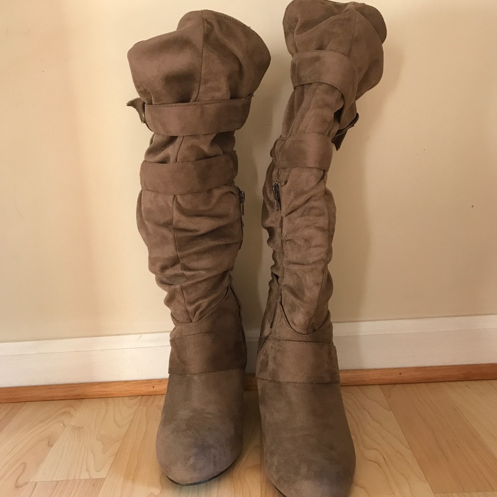 Winter Brown suede boots