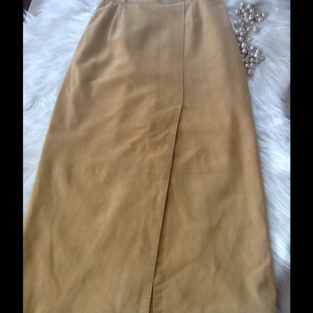 💙Forenza genuine suede skirt💙 - Picture 2 of 3