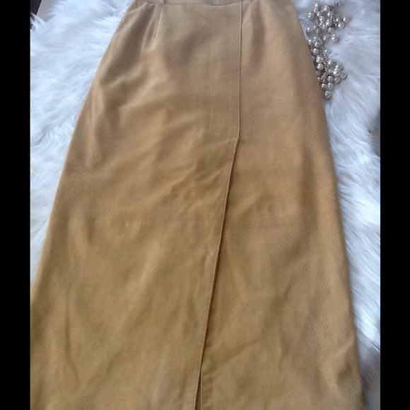 💙Forenza genuine suede skirt💙 - Picture 2 of 3