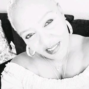 Meet your Posher, Yvette