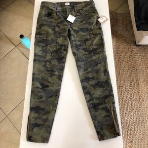 Camouflage cropped skinny jeans