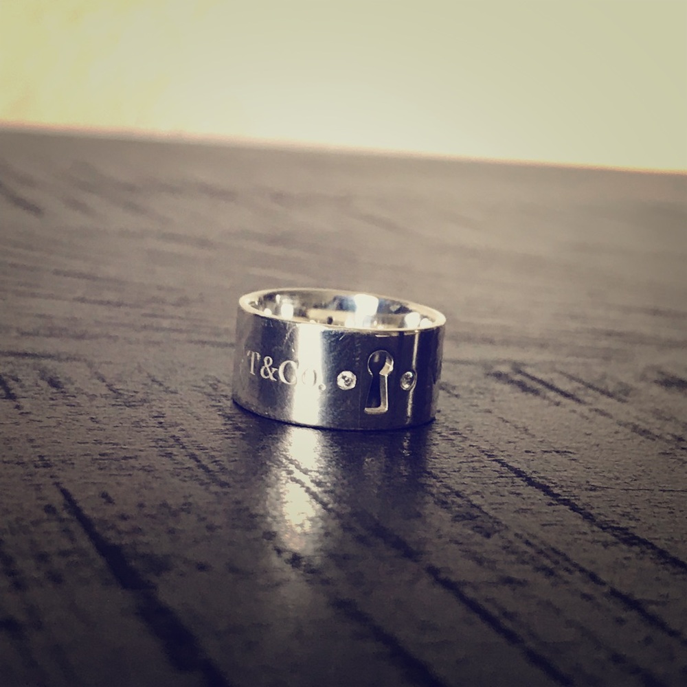 Tiffany and Co: Locket Ring - Picture 1 of 5