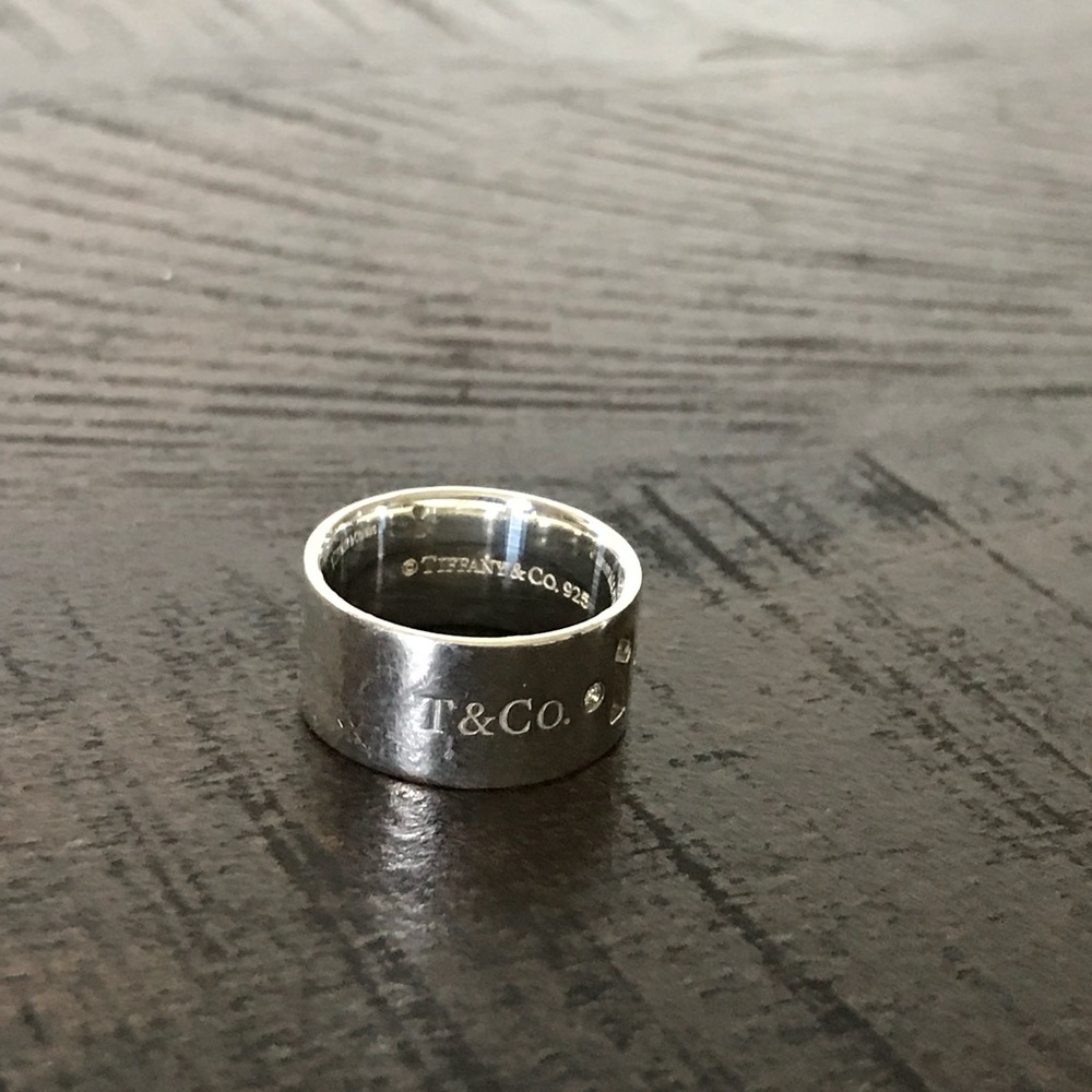 Tiffany and Co: Locket Ring - Picture 5 of 5