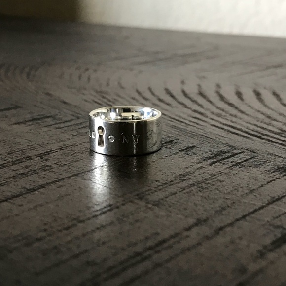 Tiffany and Co: Locket Ring - Picture 3 of 5