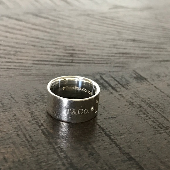 Tiffany and Co: Locket Ring - Picture 5 of 5