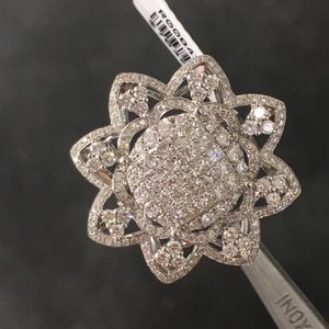 2.73CT ROUND & PRINCESS DIAMOND 18K 3D FLOWER RING