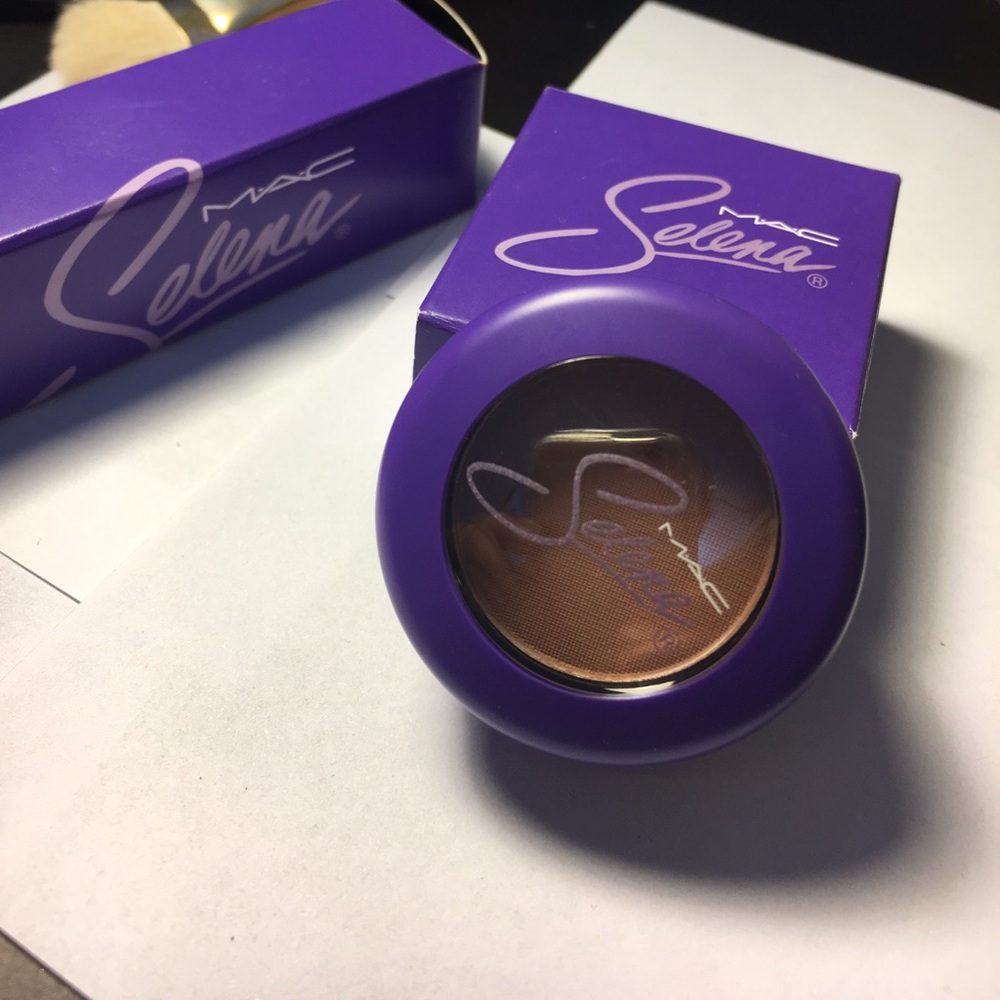 MAC 2016 Selena Eyeshadow in “No Me Queda Más”