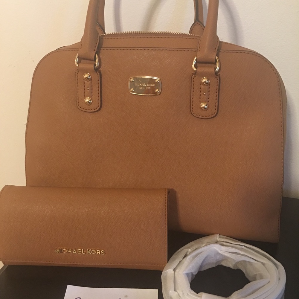 Michael Kors Tan handbag & wallet with strap.