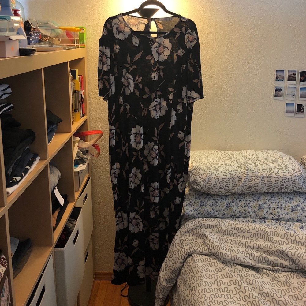 ASOS Curve Maxi Tea Dress In Large Flower Print