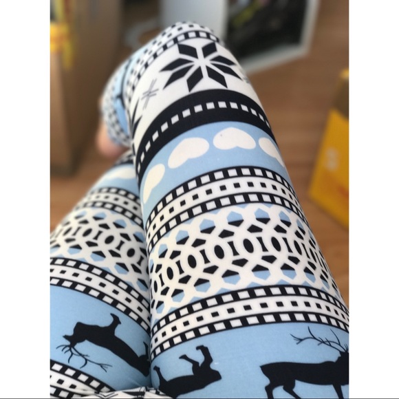 PLUS Winter Snowflake Reindeer Legging - Picture 2 of 3