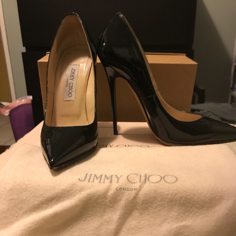 Size 6.5 Jimmy Choos classic black pumps