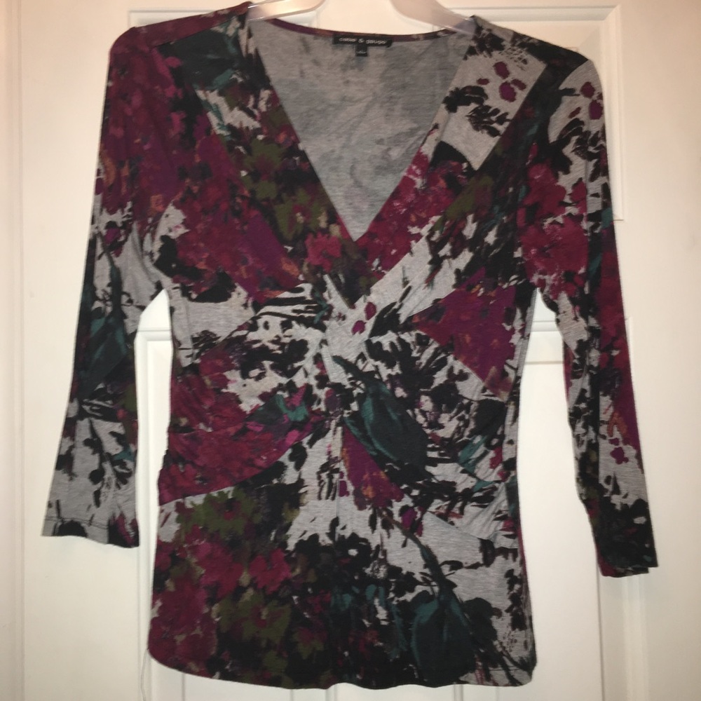 Gorgeous floral v-neck top