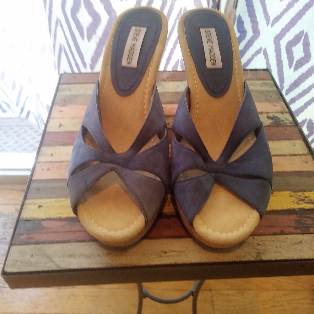⚡FLASH SALE⚡Blue Suede Steve Madden shoes for $13!