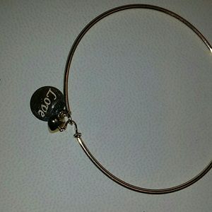14k Yellow Gold Bangle. Brand new