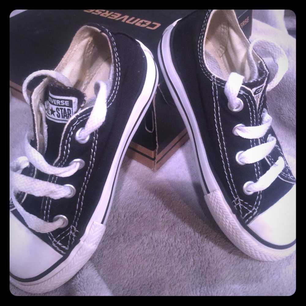 Kids converse! Great condition!