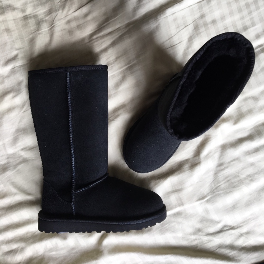 NEW UGG Classic Tall Boots - Picture 2 of 4