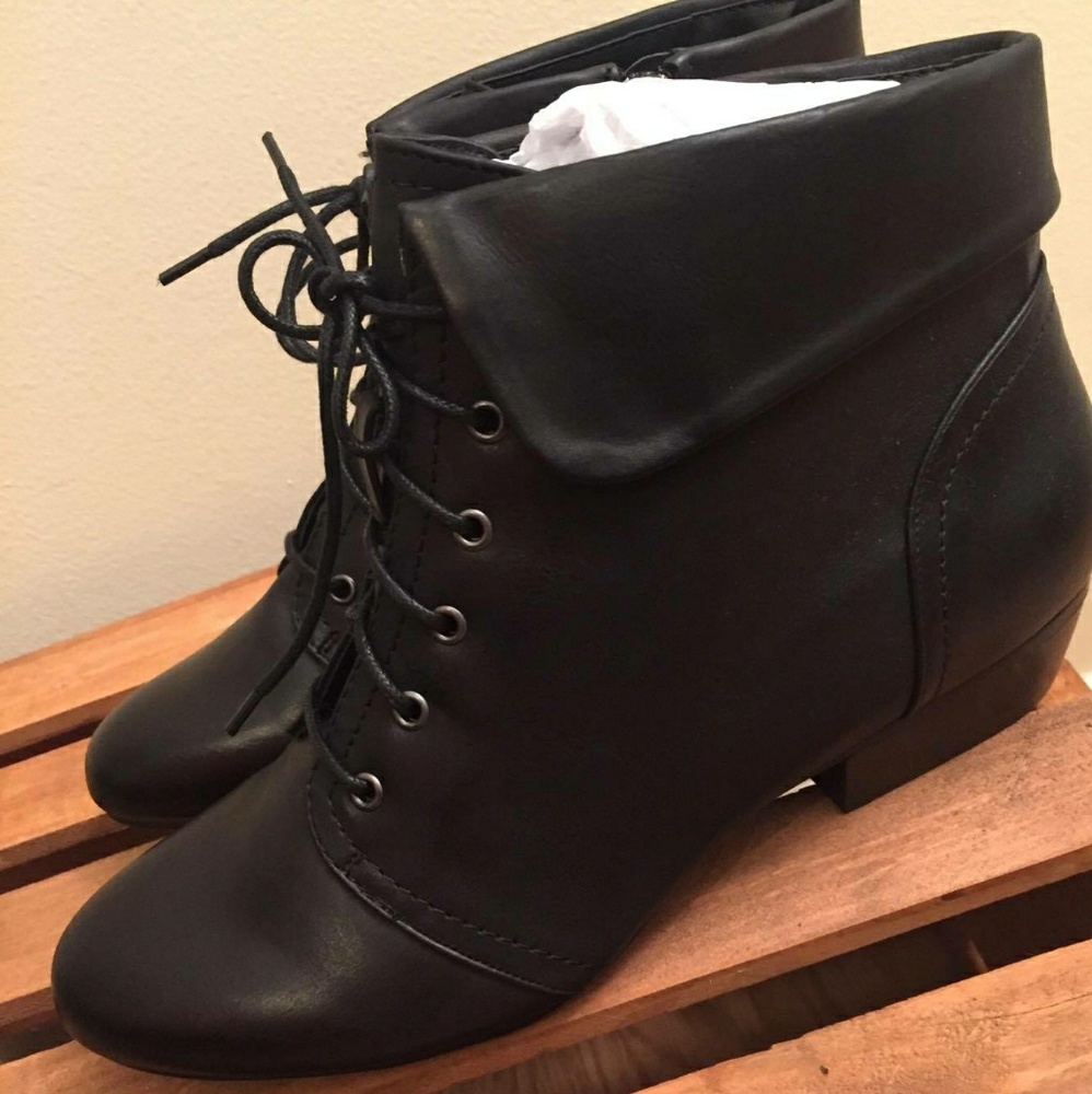 YUU black ankle boots