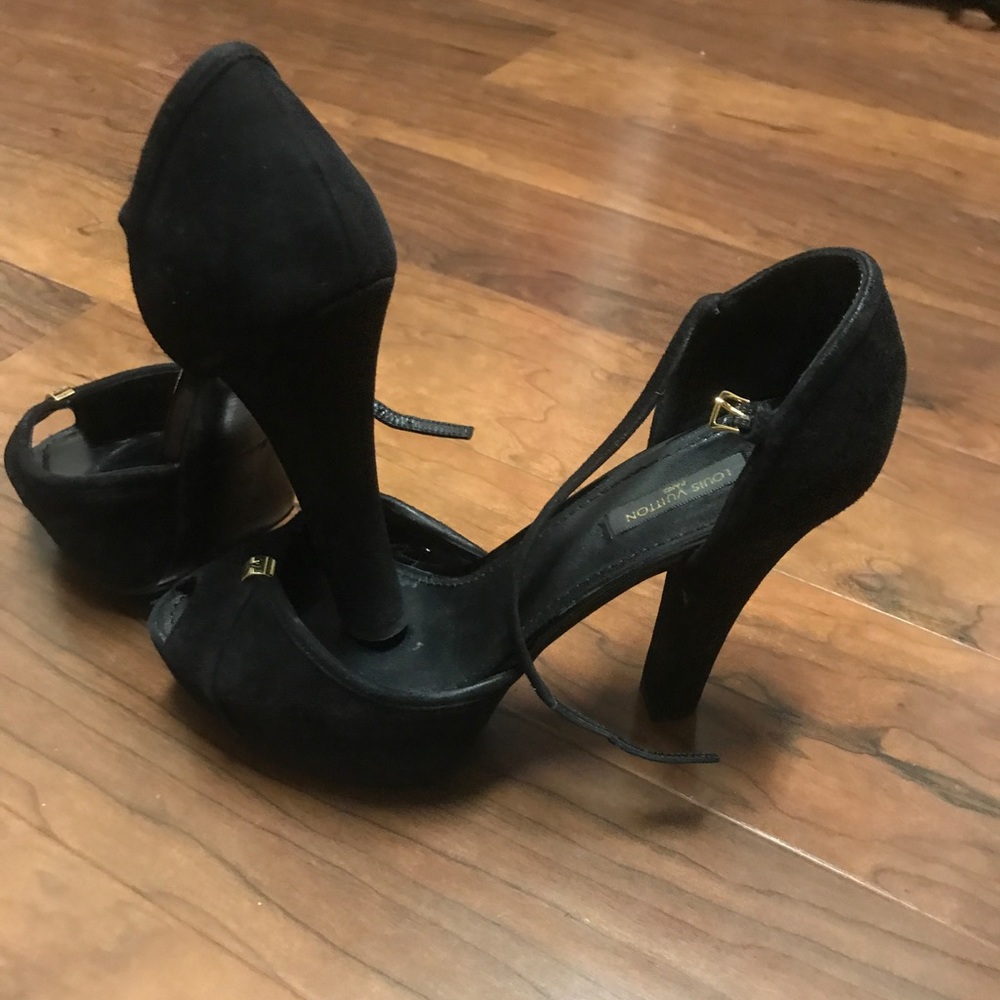 Black Luis Vuitton suede pumps