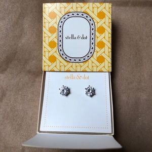 Stella & Dot Silver Sparkle Studs! NWT & NeverWorn