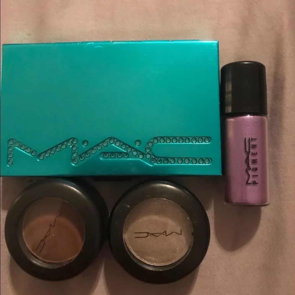 Mac eyeshadows