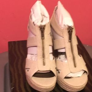 NWT Moda Spana Kinsy Wedges Sandal Beige Size 7.5