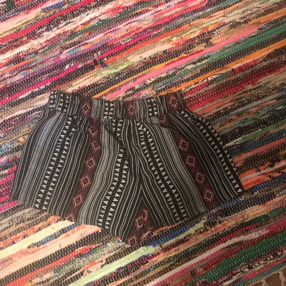 Aztec shorts - Picture 2 of 2