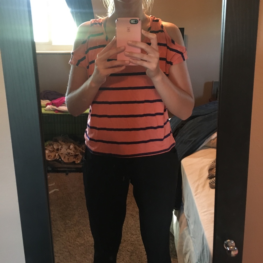 Super fun cute off the shoulder shirt!