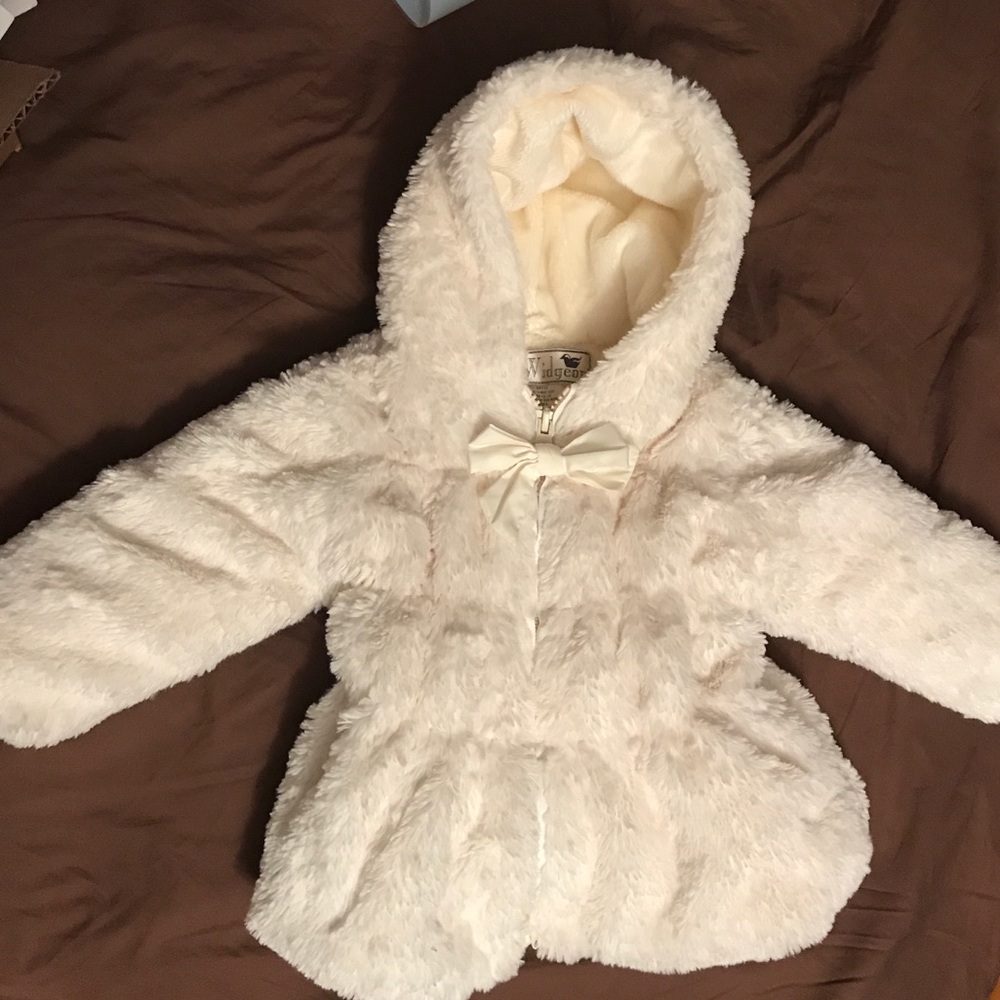 Widgeon beautiful faux fur coat!