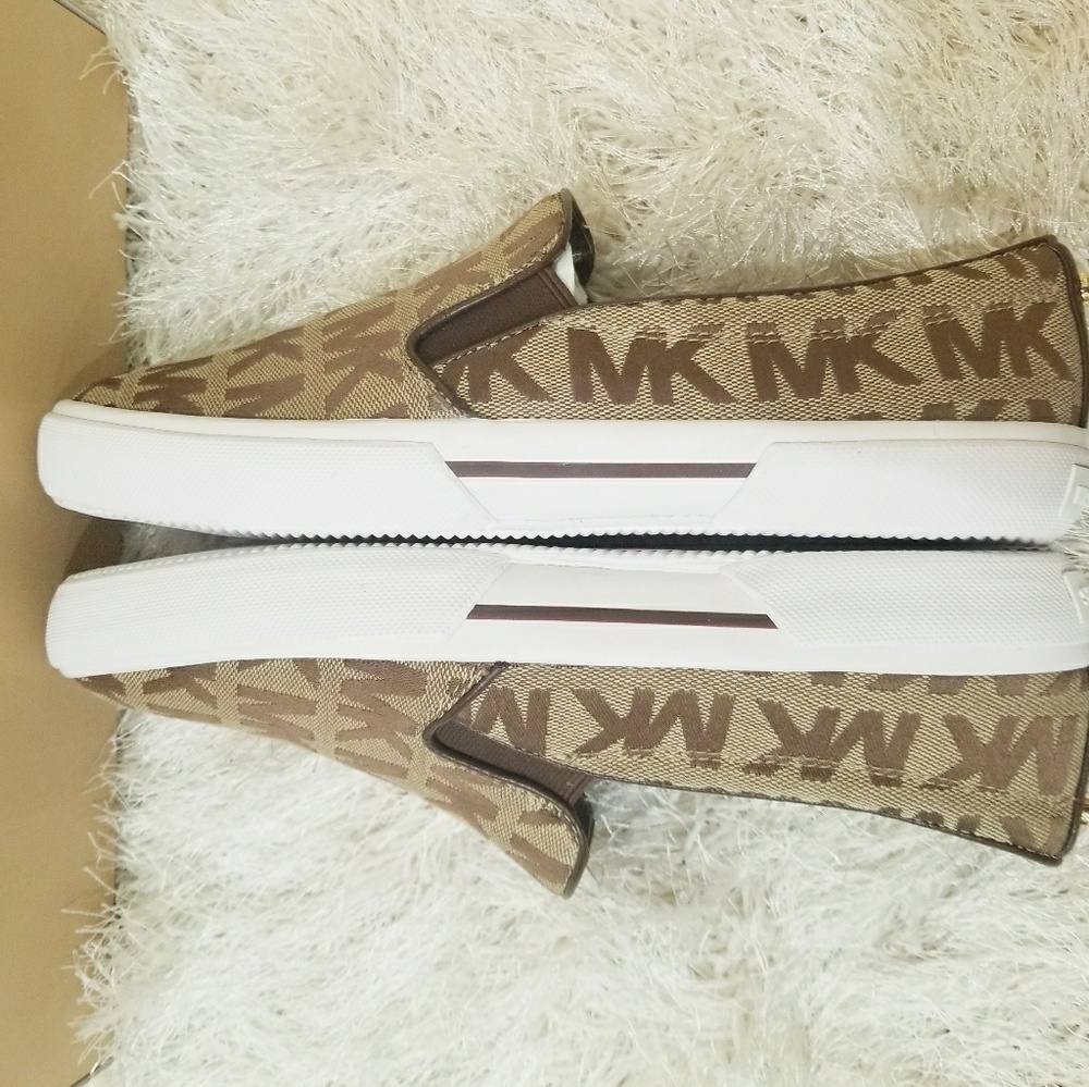 🚫SOLD🚫MICHAEL KORS KEATON SIGNATURE Slip on Shoe - Picture 4 of 6