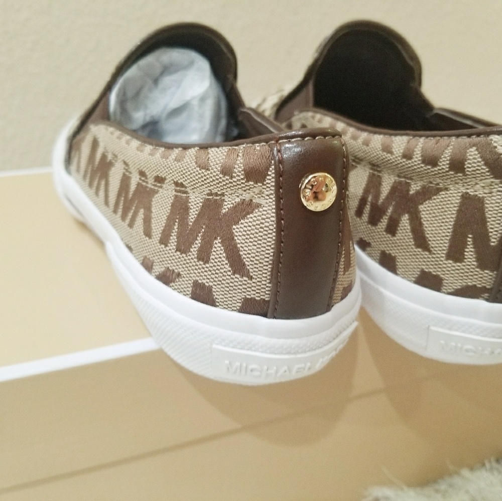 🚫SOLD🚫MICHAEL KORS KEATON SIGNATURE Slip on Shoe - Picture 5 of 6