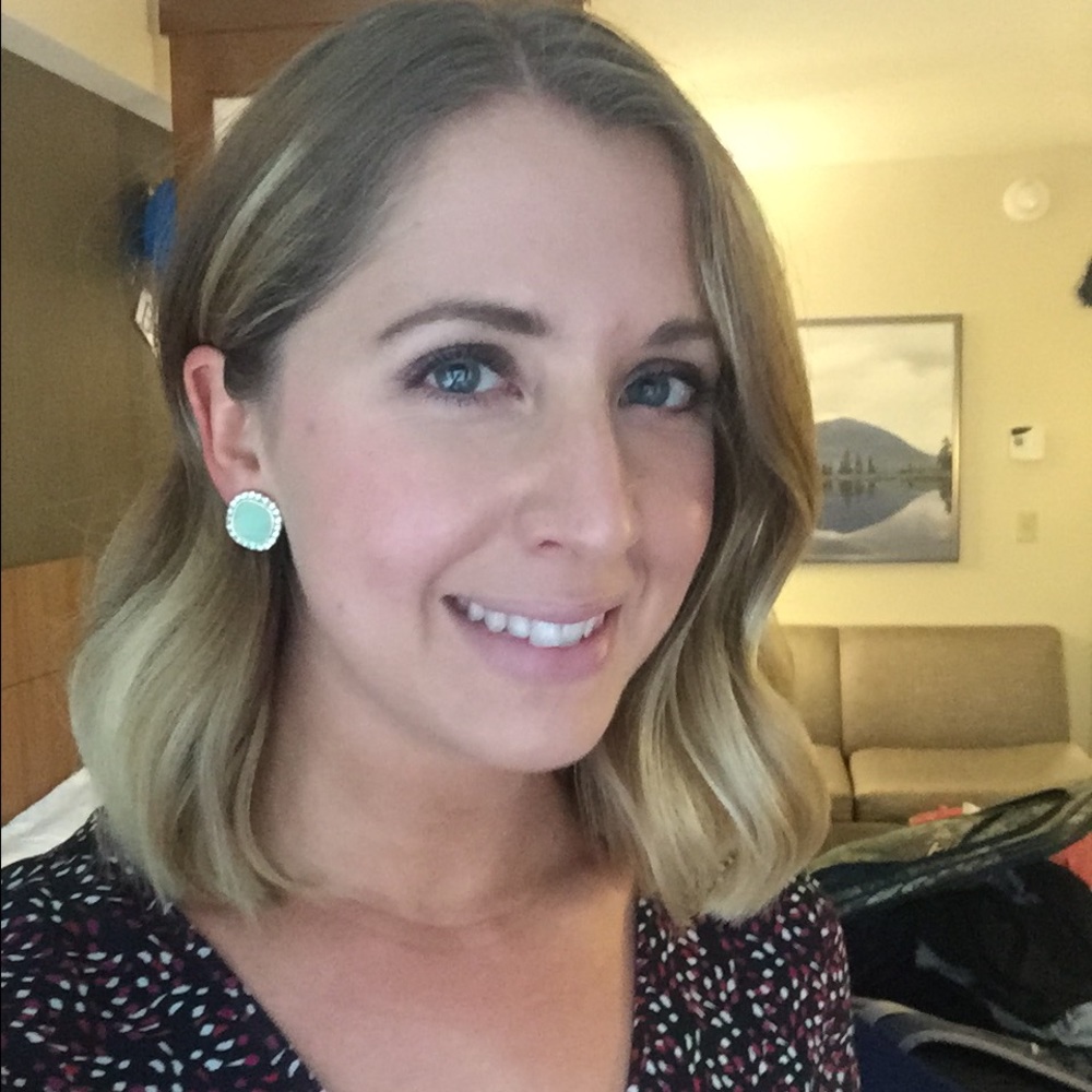 Meet your Posher, Danielle