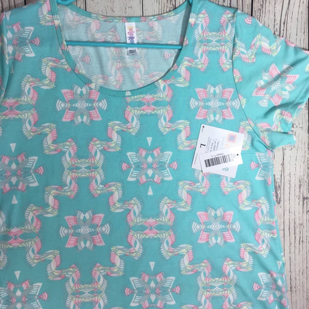 Large LuLaRoe Classic T