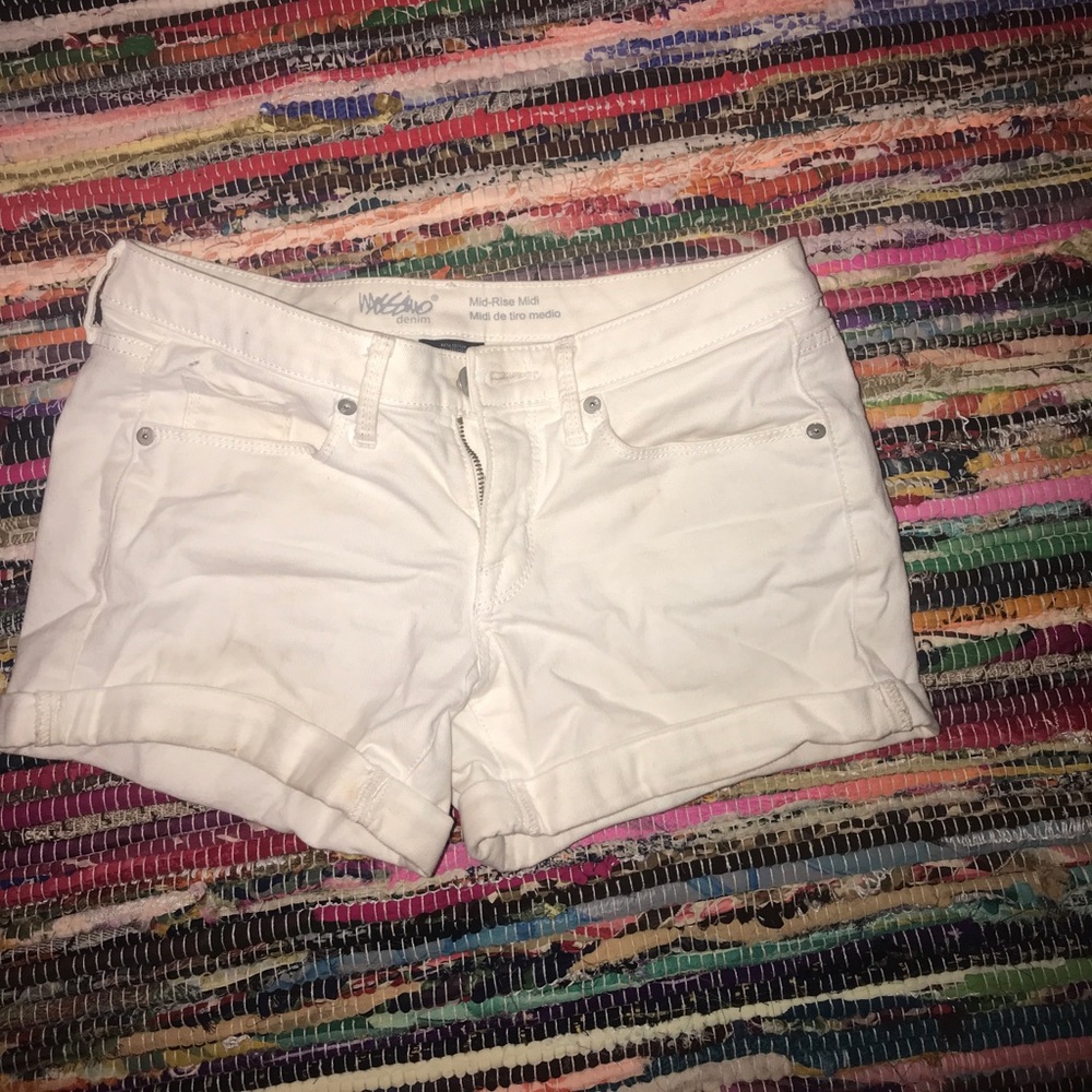 White shorts mid rise