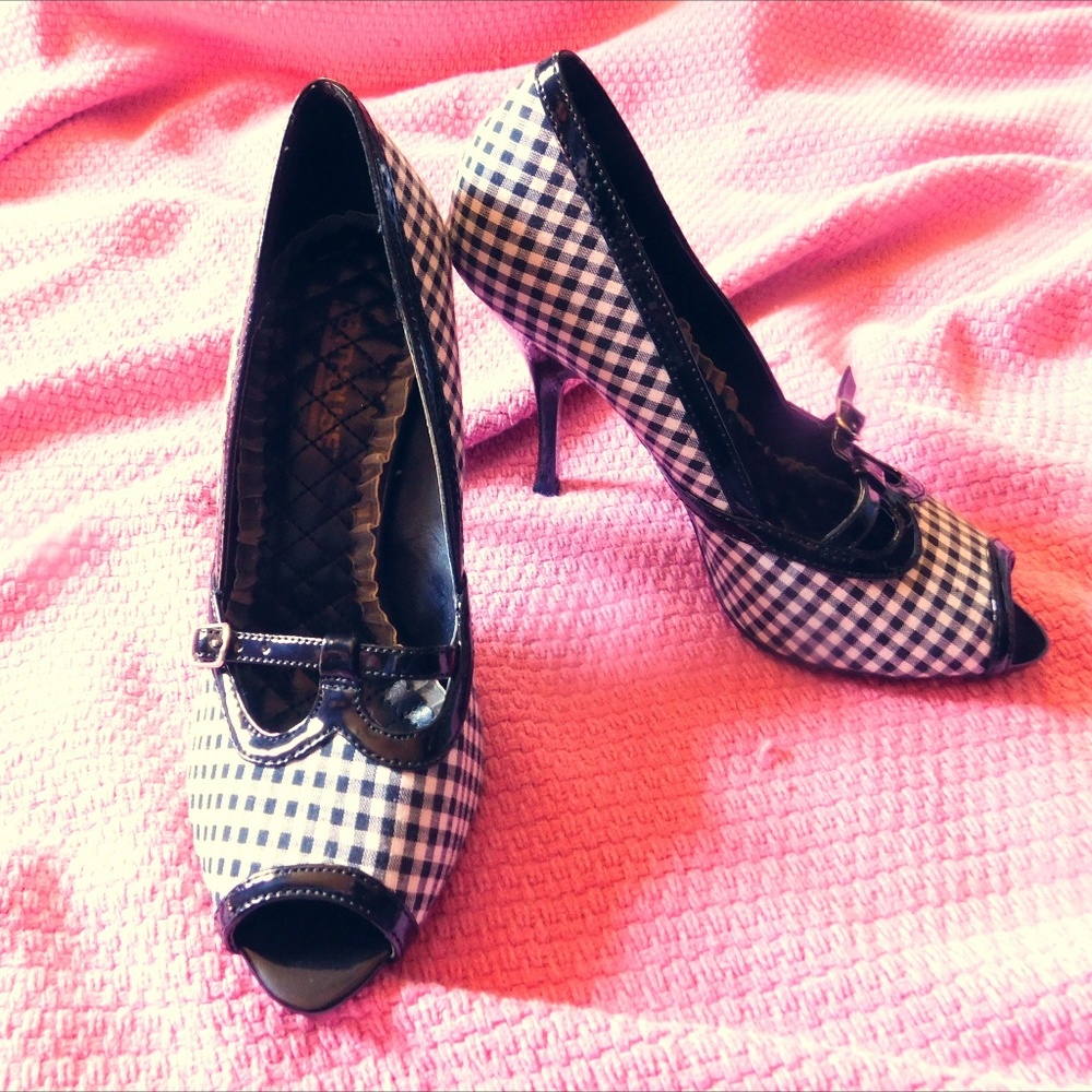 SOLD Gingham print vintage style pumps