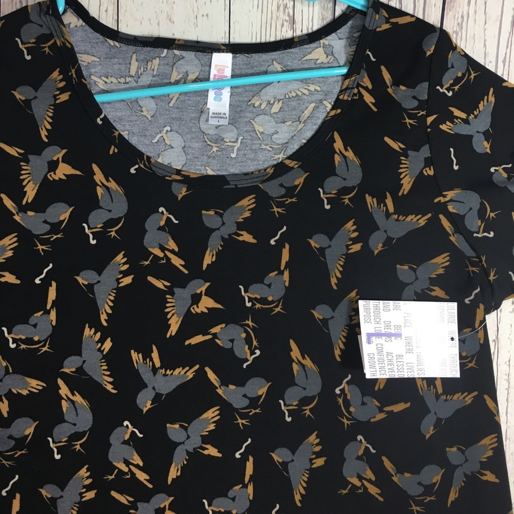 Large LuLaRoe Classic T