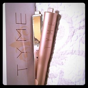 Tyme twist styling iron