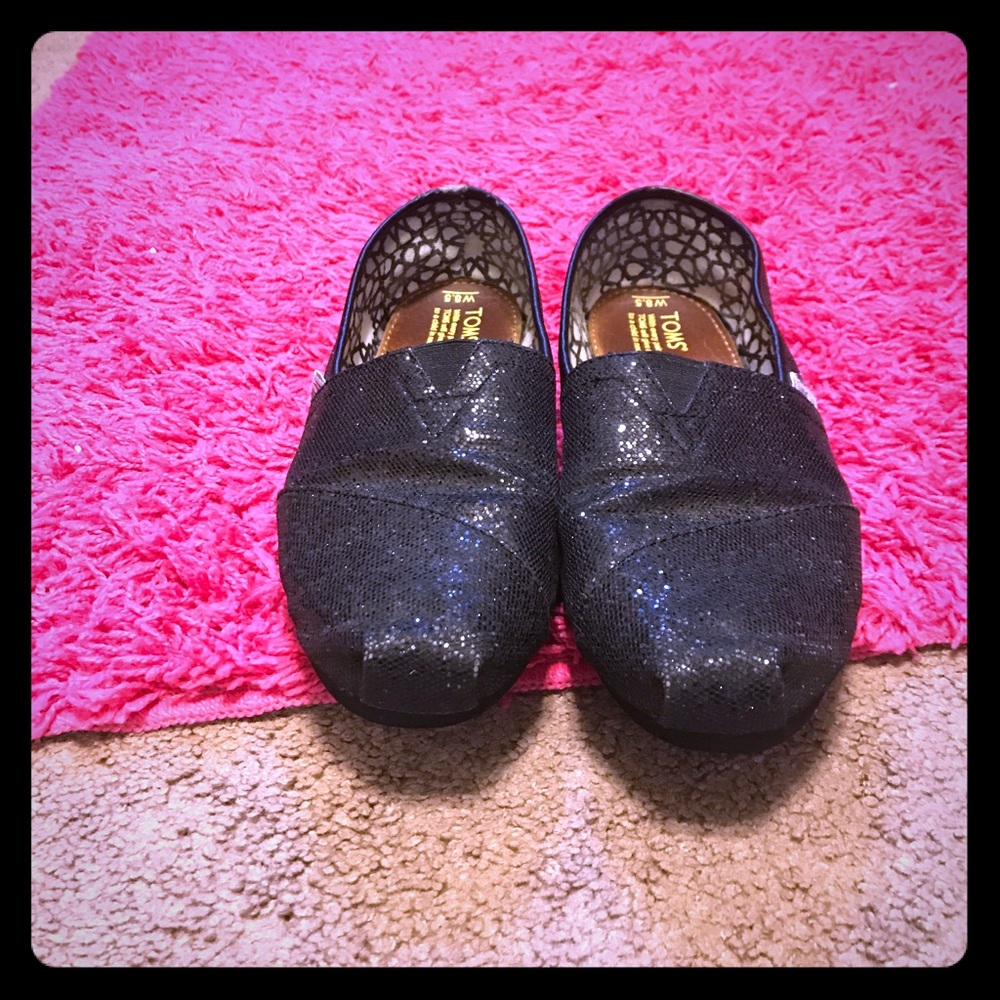Black sparkly toms