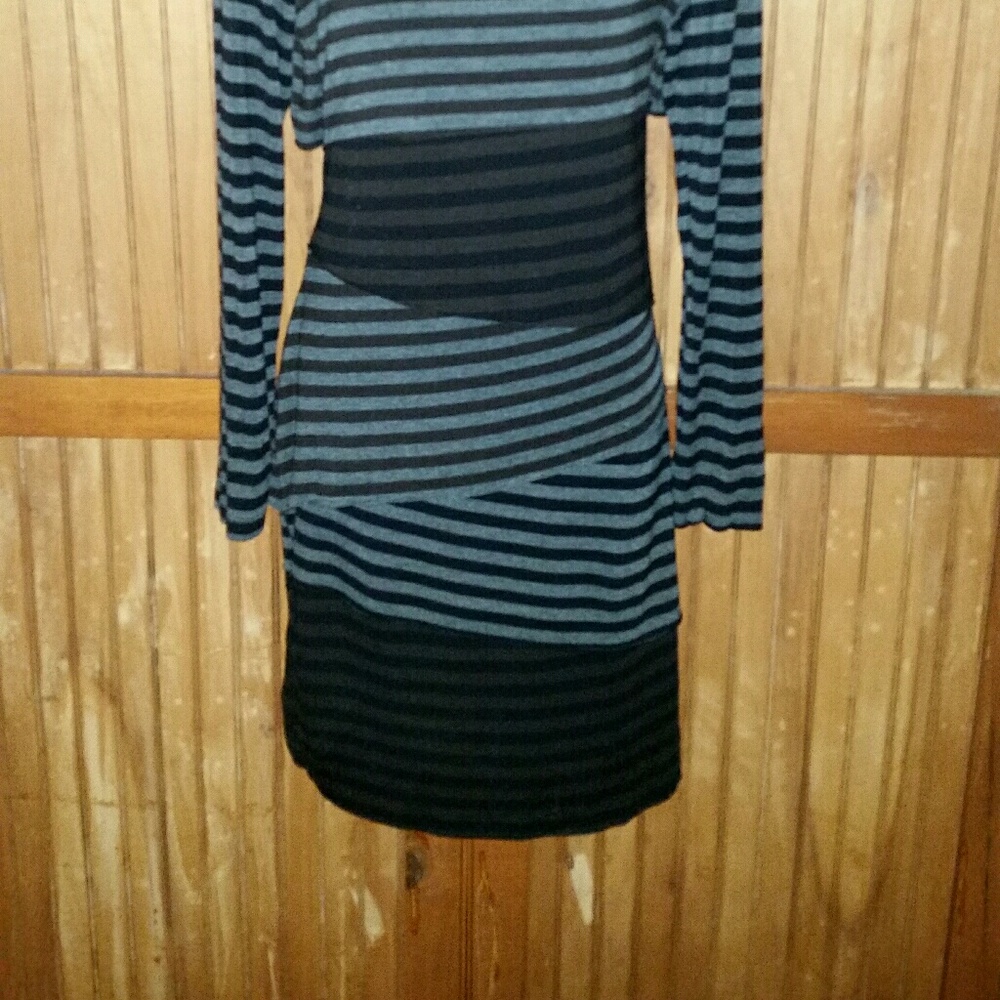 Simply Flattering Layers & Stripes - Picture 2 of 2