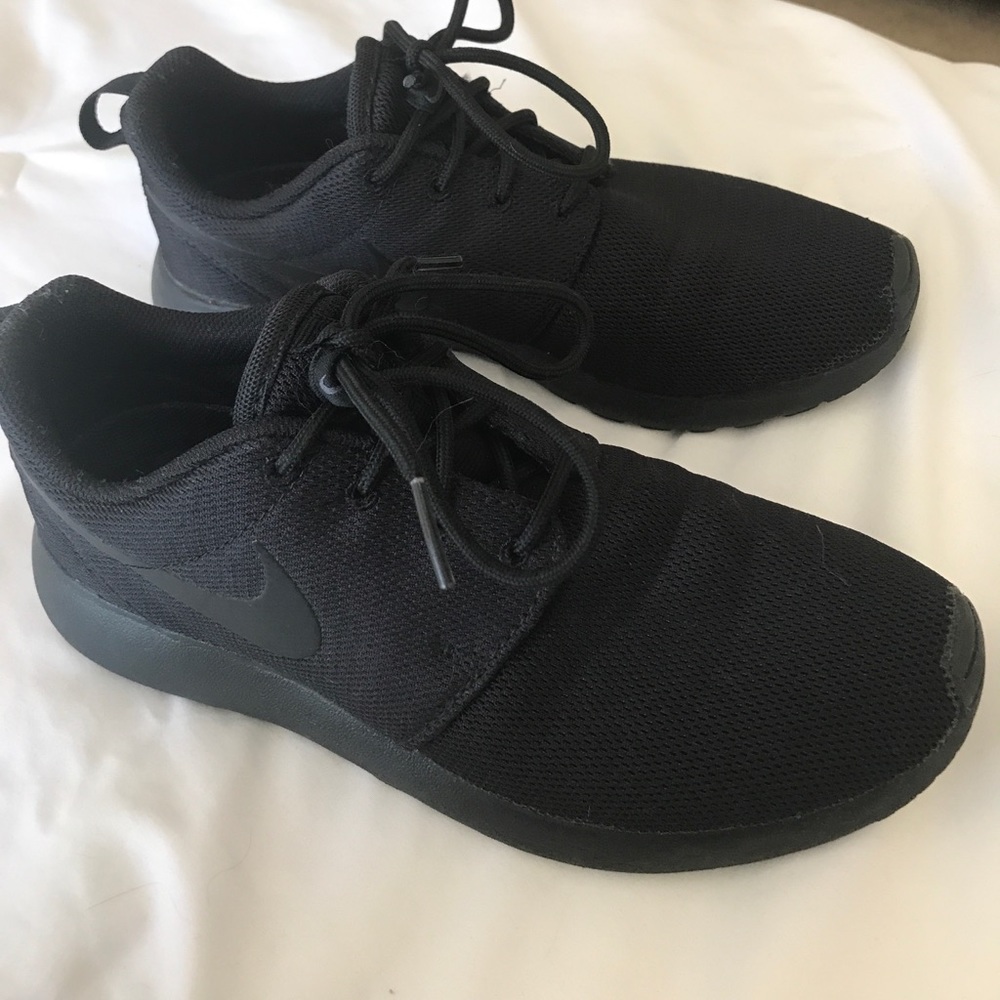 Nike Roshe One Sneakers. Size 6.5.
