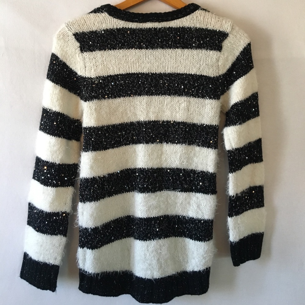 ShiMmeRiNg sWeAter - Picture 6 of 15