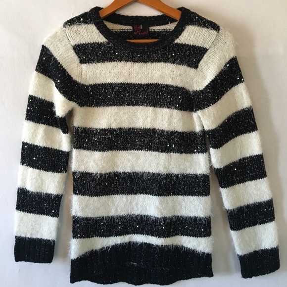 ShiMmeRiNg sWeAter - Picture 4 of 15