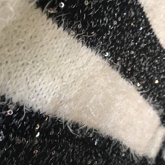 ShiMmeRiNg sWeAter - Picture 7 of 15